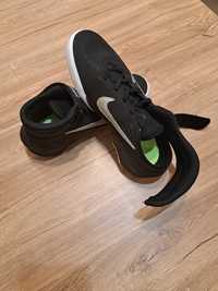 Маратонки Nike  38