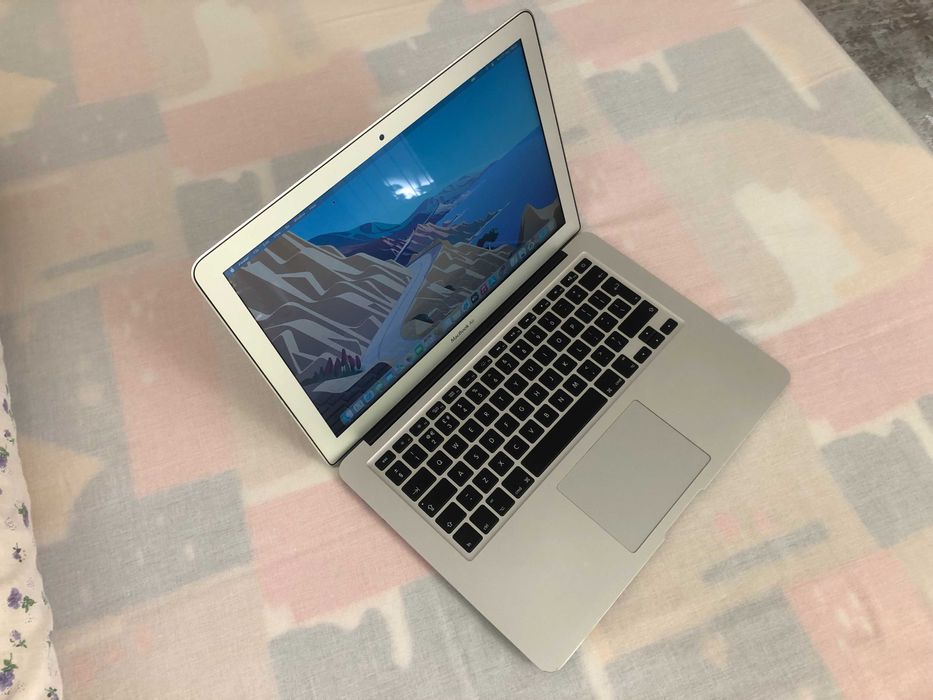 MacBook Air 13 2017 cumparat 2020 i5 1,8GHz, flash 128GB, 8 GB, CA NOU