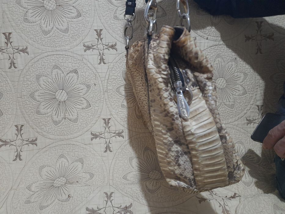 Vând geanta din piele de piton naturala