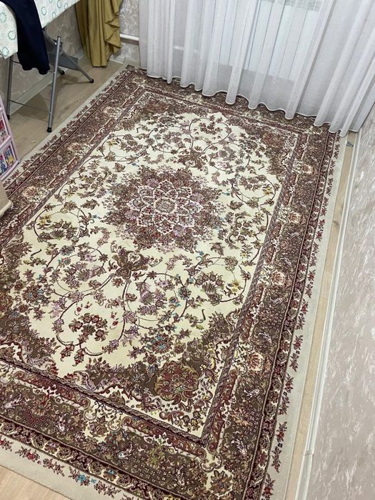 Жаксы жагдайдагы килемдер сатылады