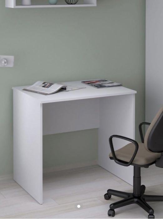 Стол письменный и кресло офисный