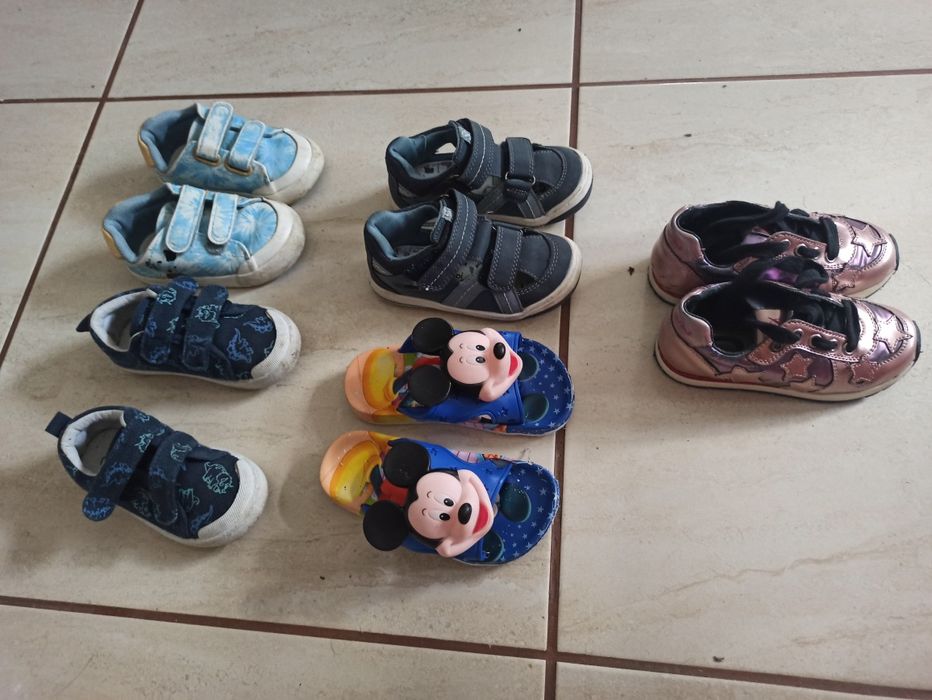 Vand lot papuci baieti nr 23