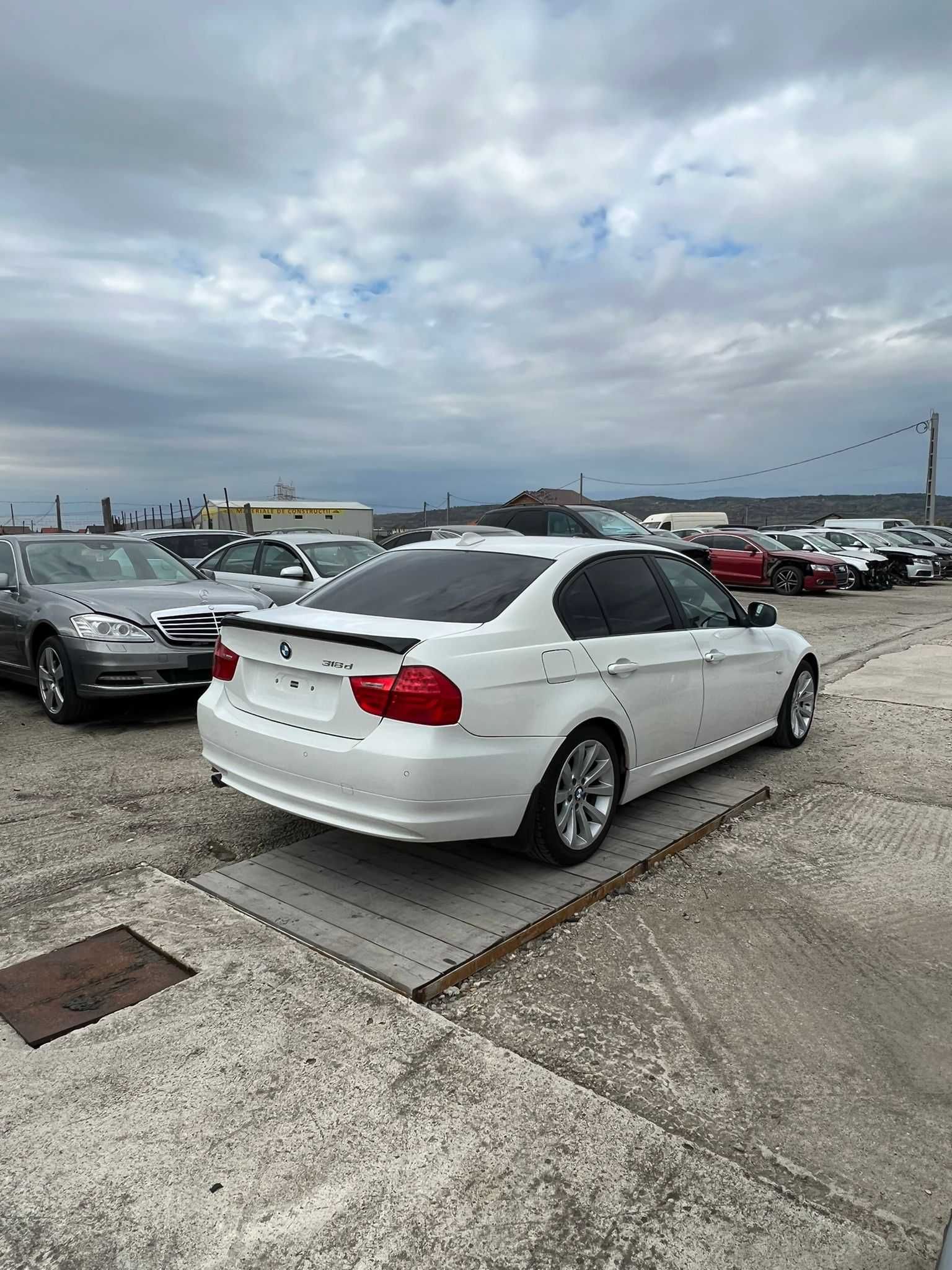 Dezmambram BMW 320D E90 FACELIFT, an 2010, euro 5, cod motor N47