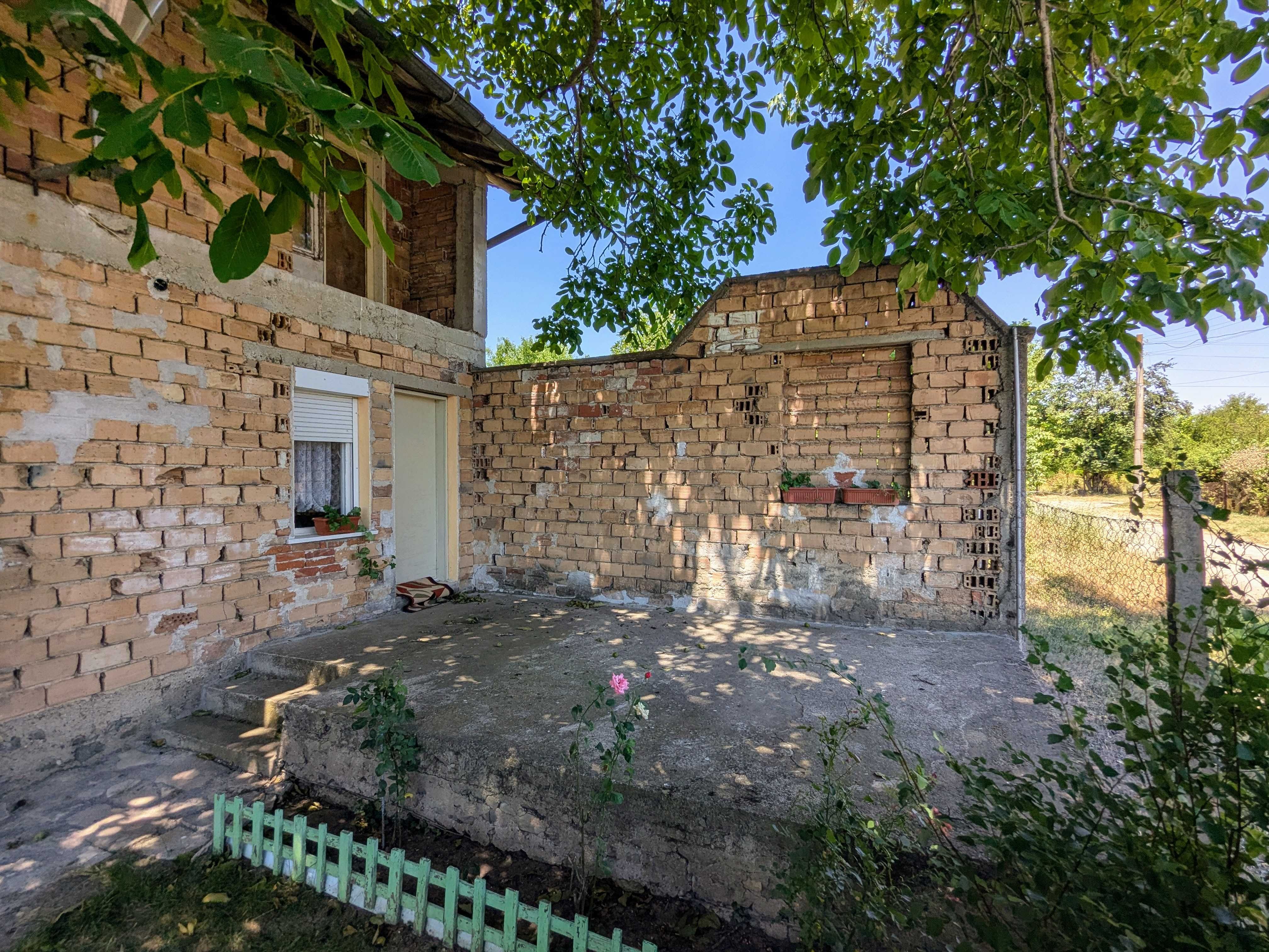 Двуетажна къща за продажба в с. Боздуганово, обл. Стара Загора