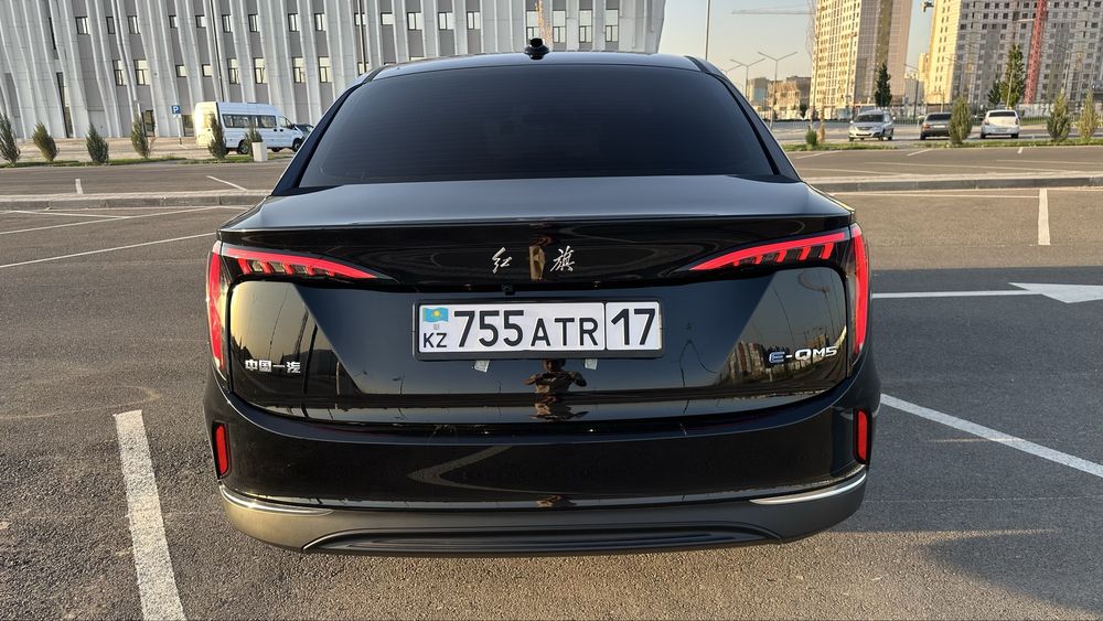 Продается Hongqi e-qm5