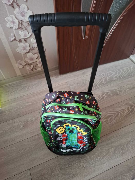 Ученическа раница с вградени колела и телескопична дръжка Маинкрафт