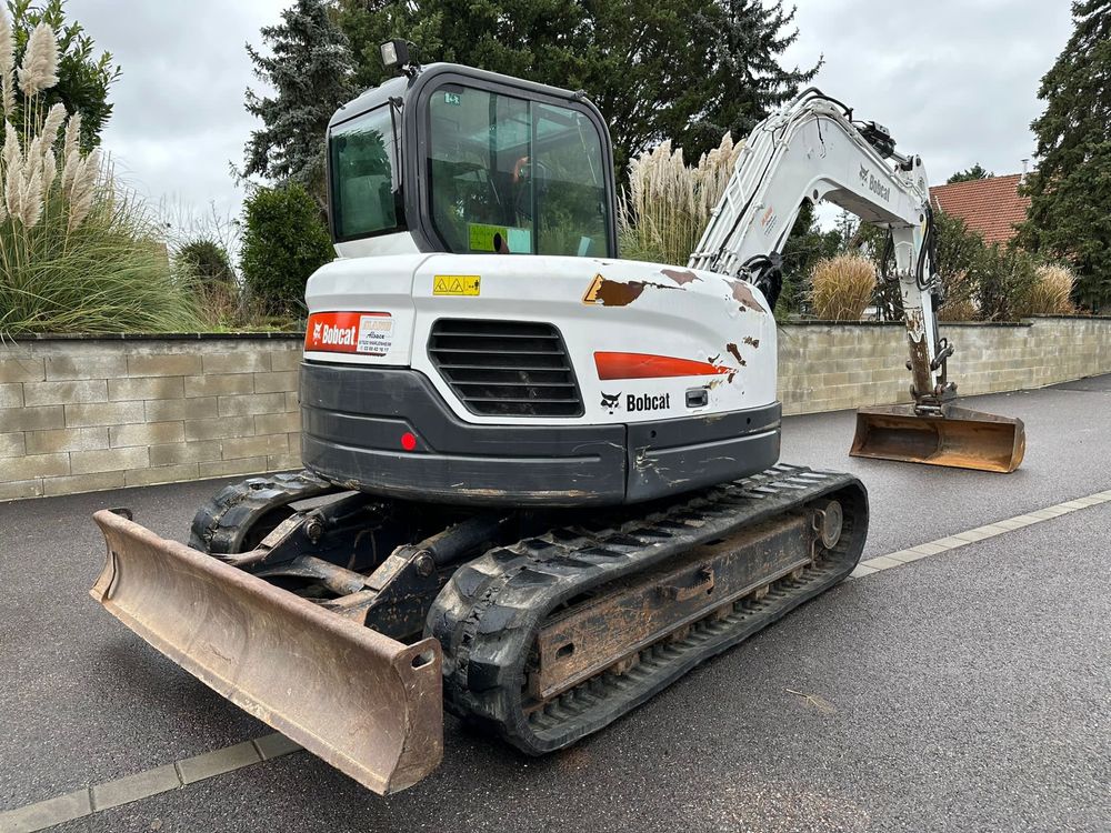 Vand excavator bobcat e8