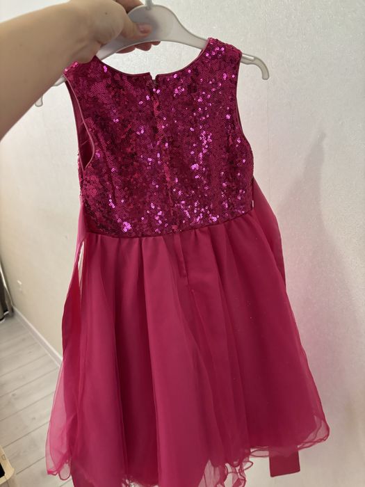 Продам платья на девочку