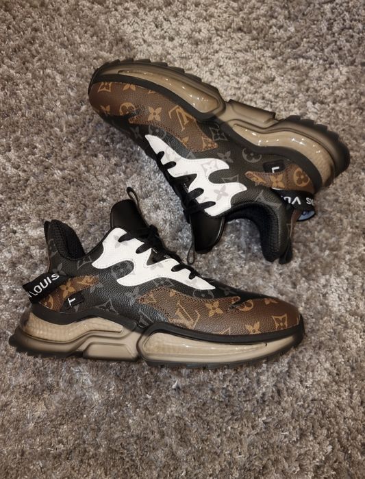 Маратонки Louis Vuitton налични