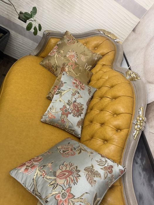 Интериорен диван