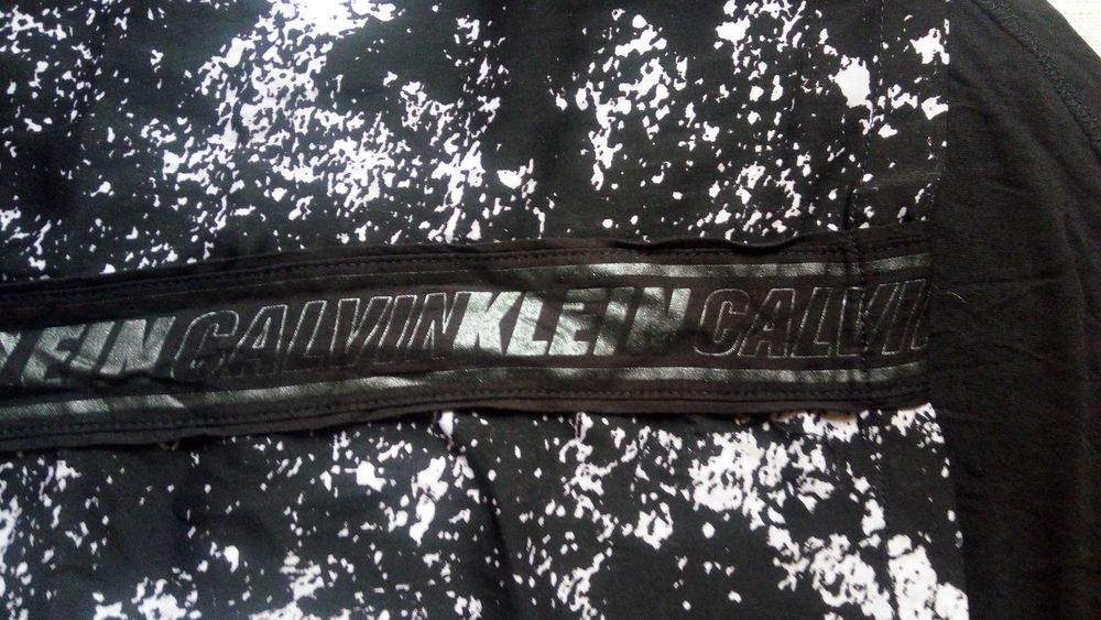 Tricou Calvin Klein Jeans asimetric bicolor