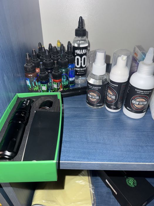 Vand masina de tatuat + consumabile