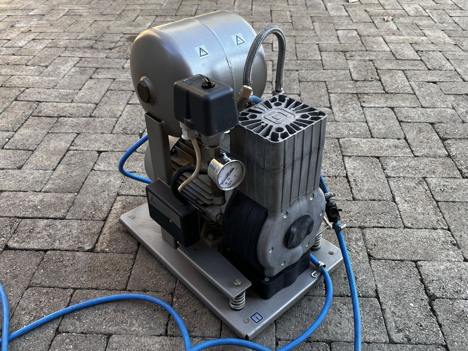 Compresor pentru uz medical Ekom