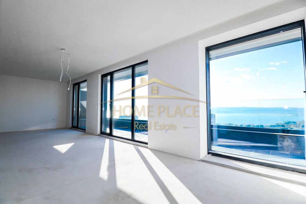 Продава се Тристаен апартамент в Варна, Бриз - 203 кв.м за 2092 €/кв.м - Снимка #1