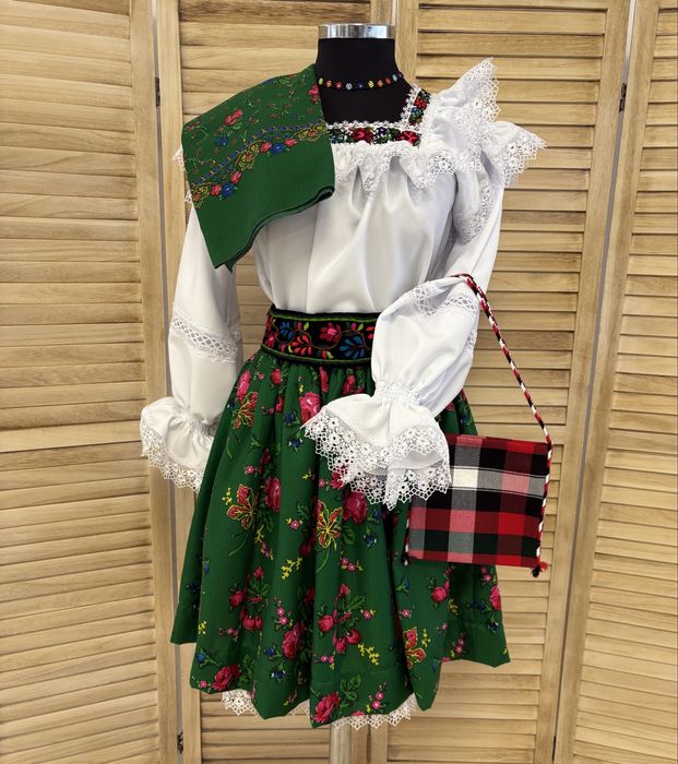 Costum popular pentru femei de Maramures set complet