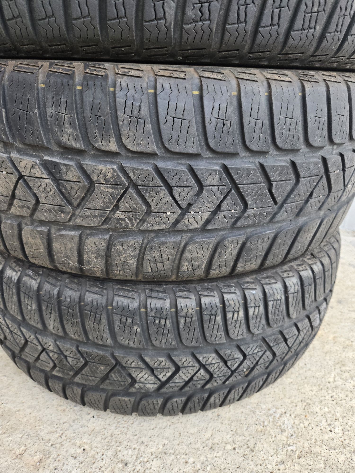 4 бр. Зимни гуми 215.60.16 PIRELLI
