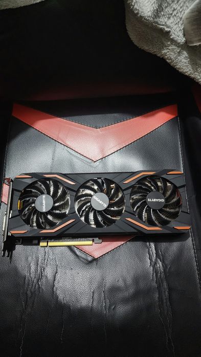Placă video GTX 1080 WINDFORCE