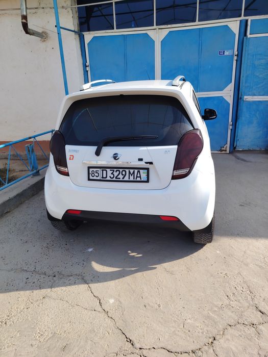 sotiladi spark yili 2010 oq aftamat metani bor