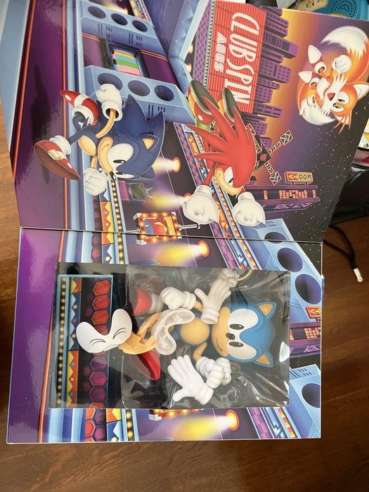 Jucarie Sonic se schimba fata manusile adidasii
