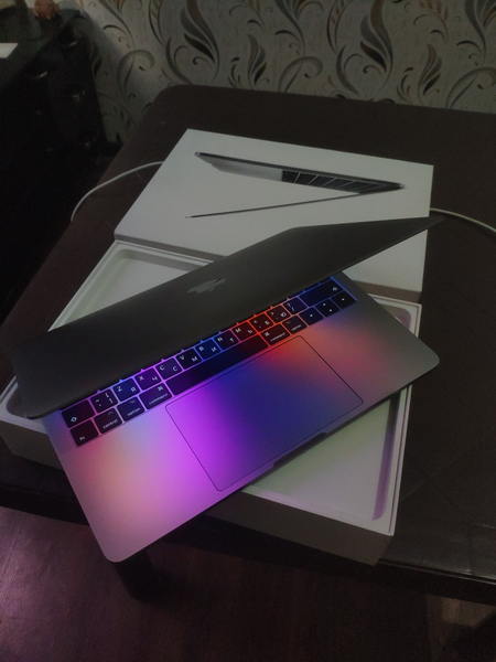 MacBook Pro 2018. Полный комплект. В идеальном состоянии.