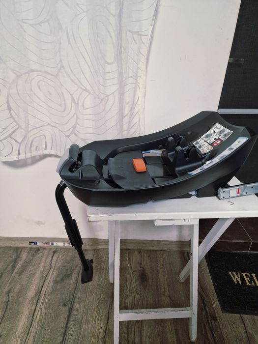 Столче кошница за кола Cybex Aton 5 + Isofix база