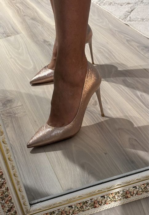 Розовые,блестящие туфли