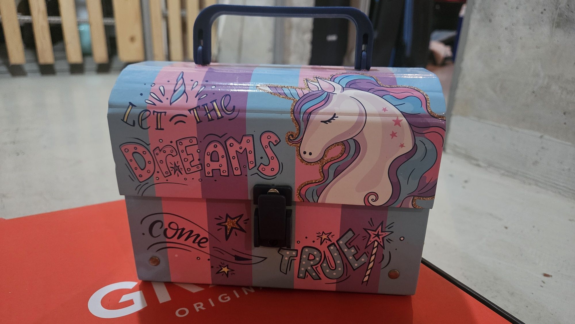 Cutie cu mâner (valiză) cu unicorn pentru copii