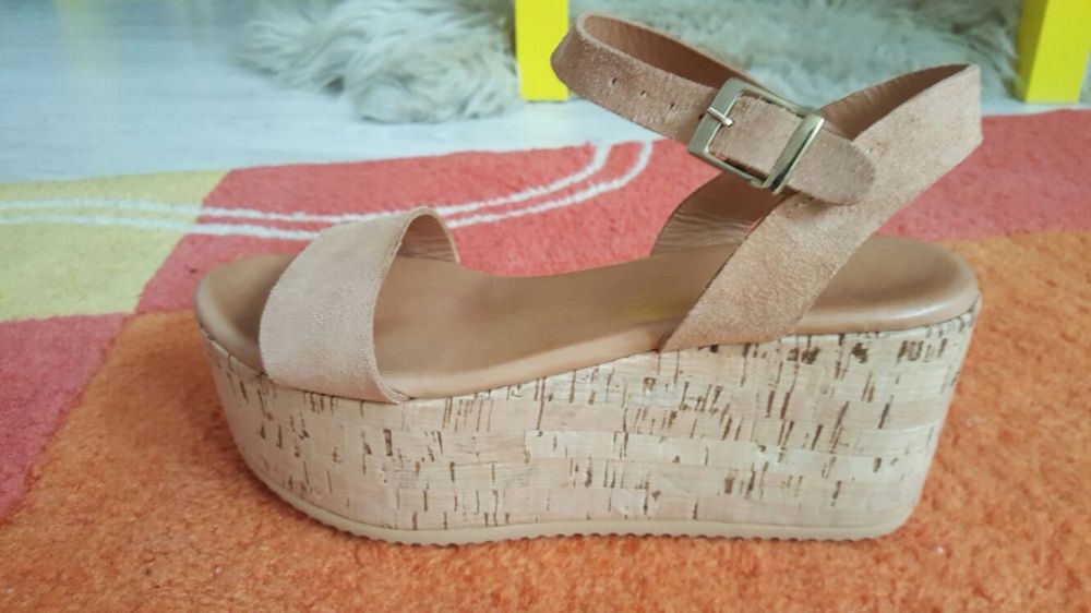 Vand sandale noi, piele, cu talpa de pluta