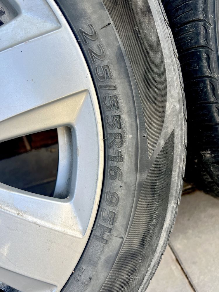 Резина KUMHO 225/55R16 на оригинальных дисках AUDI