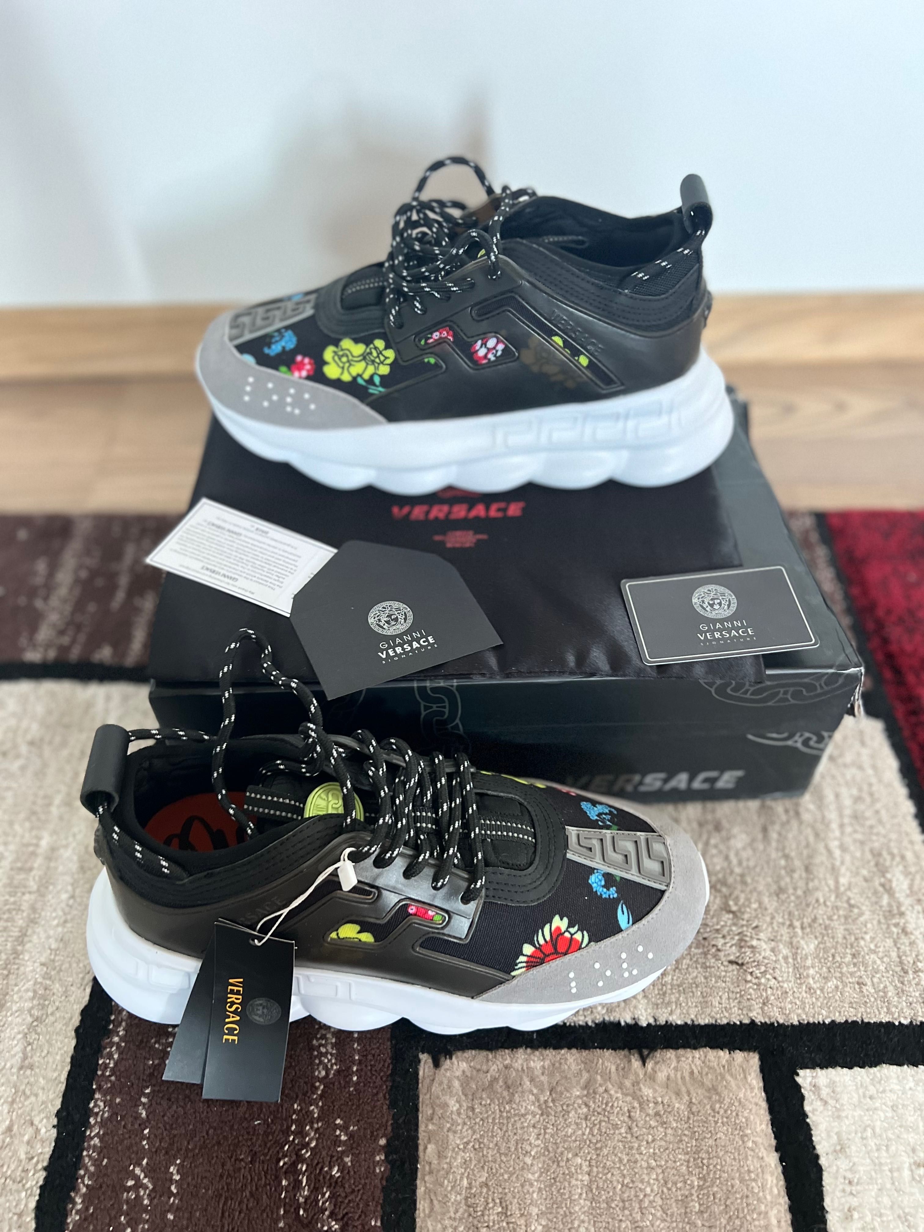 Adidași Versace Chain Reaction Black Flower Print