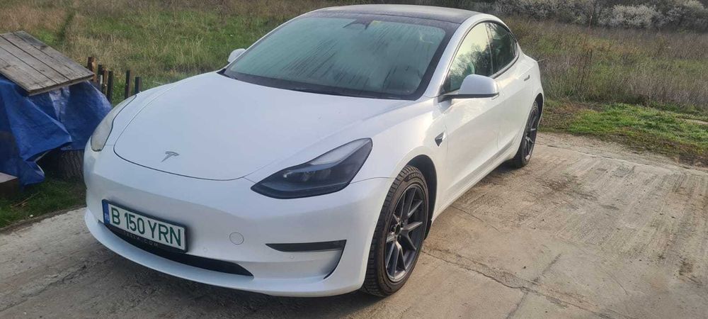 Vand tesla model 3 aug  2022 Long range piele alba