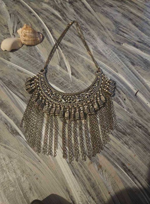 Стар гердан за носия