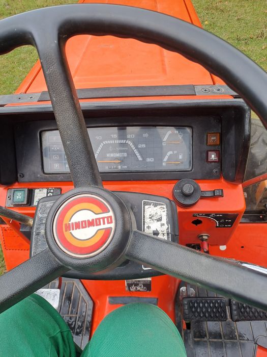 Tractor japonez Hinomoto