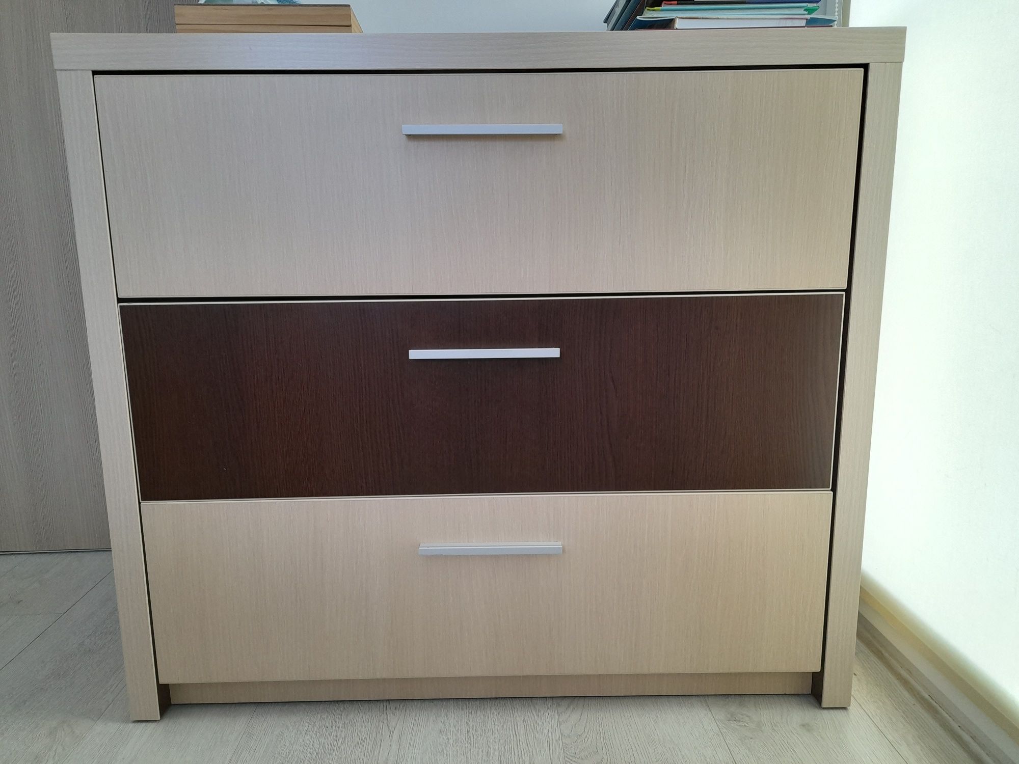 Vand mobila Dormitor (1 dressing, 1 pat, 2 noptiere, 1 comoda)