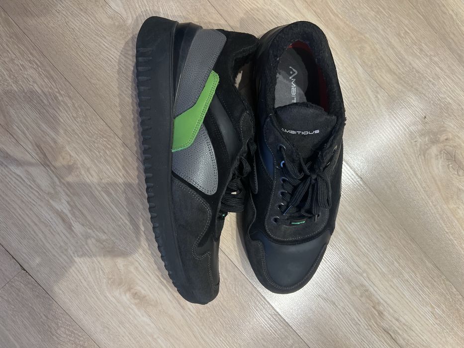 Продам спортивную мужскую обувь на меху