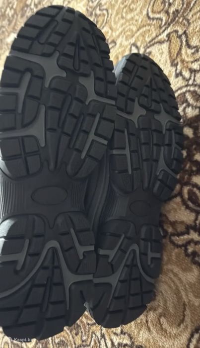 Продам зимние ботинки