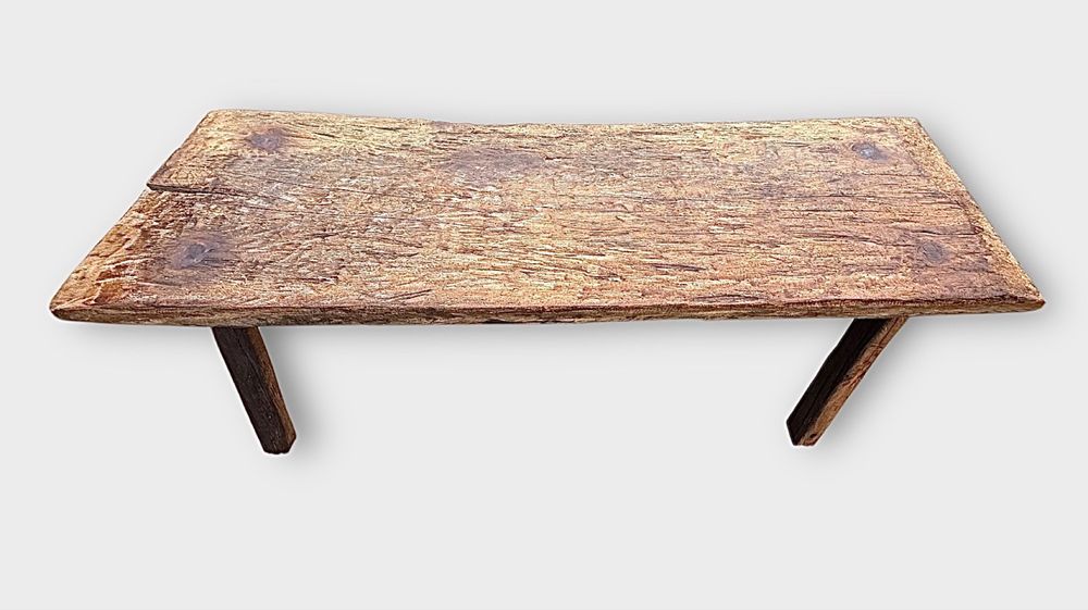 Masa veche lemn frasin confectionata prin cioplire