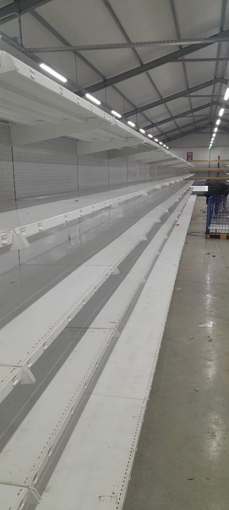 Rafturi metalice pentru magazin