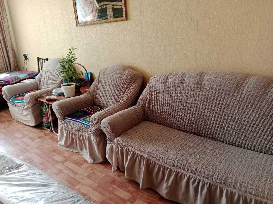 Уголок отдыха: Диван, Два кресла