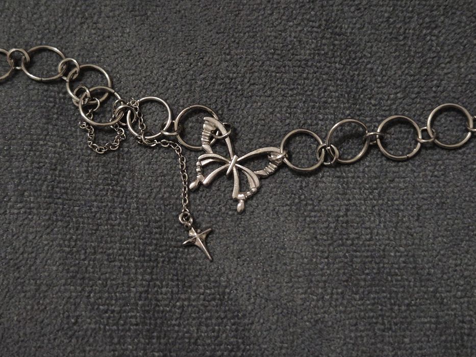 Цепочка-чокер с бабочкой.