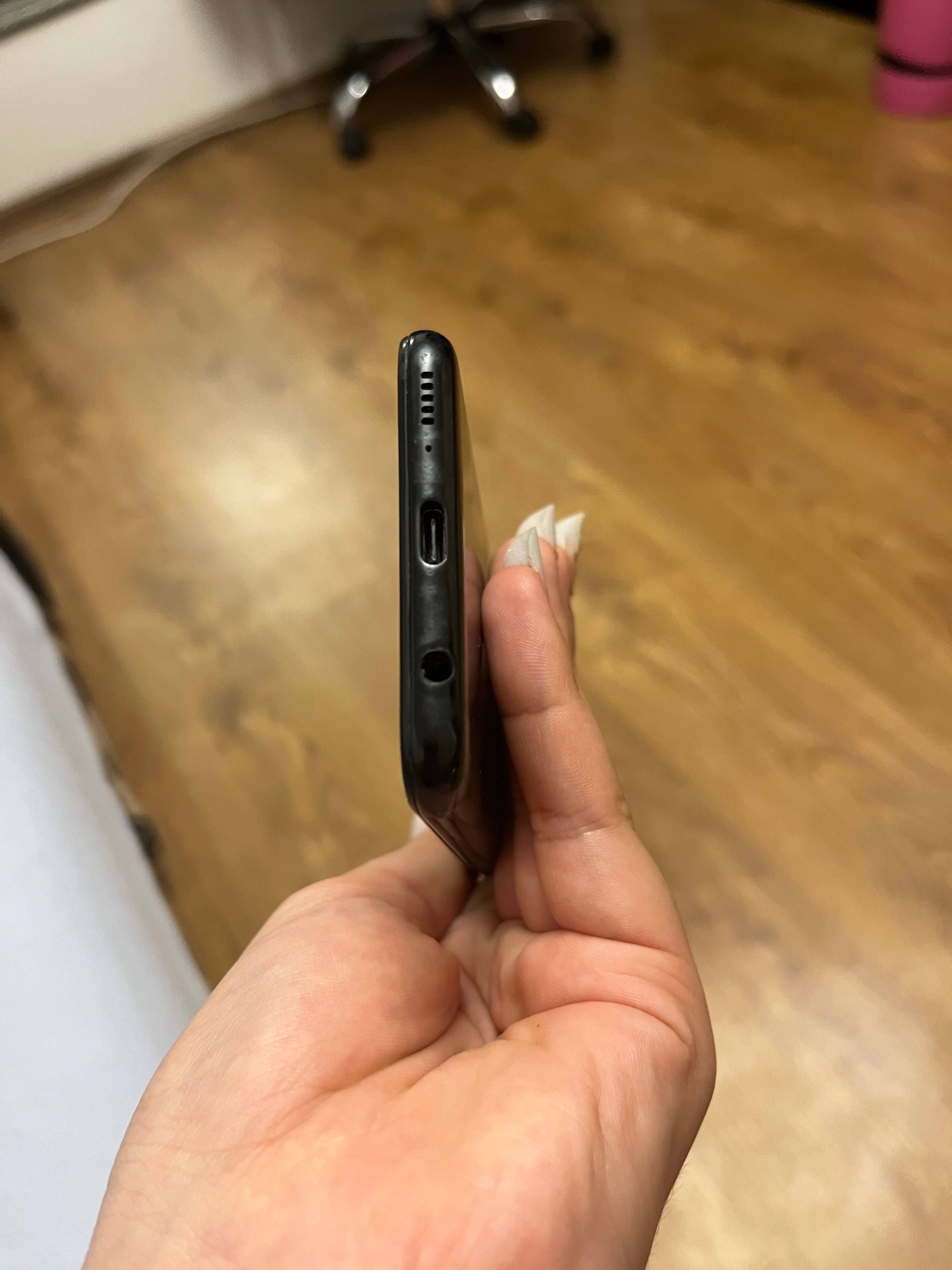 Vând Samsung A20e