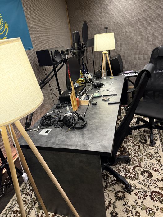 Продам два стола, состояние почти новые,подходят для дома,офис,кухня