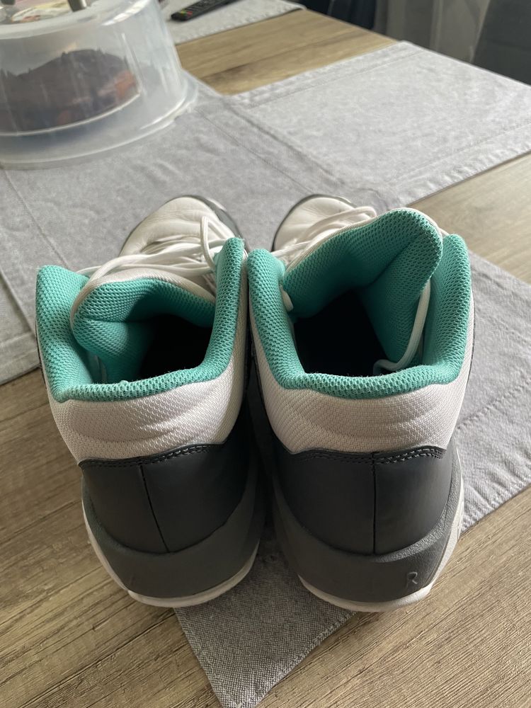Обувки Jordan max aura 3