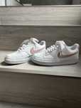 Adidasi nike court vision low