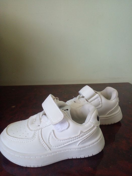 Кроссовки детские