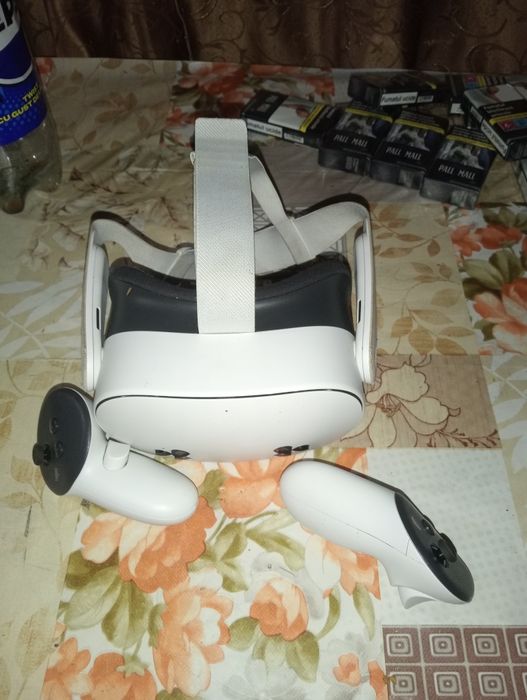 Vând ochelari vr meta quest 3s stare impecabila