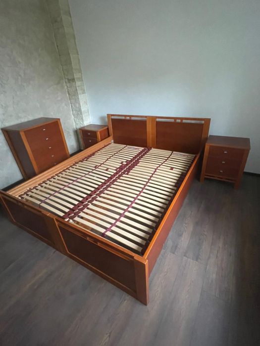 Vand pat din lemn de cires