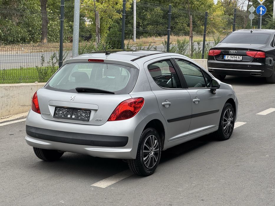 Peugeot 207 1.4 бензин клима панорама