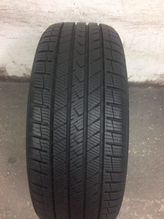 Anvelopa vredestein 235/45/20