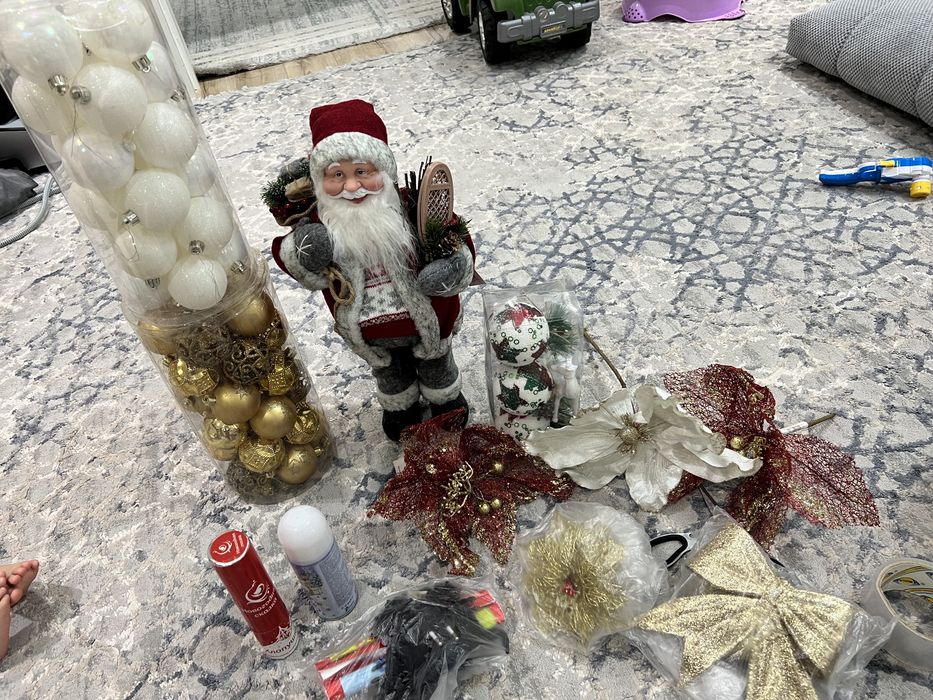 Новогодние игрушки, все продаётся почти новые